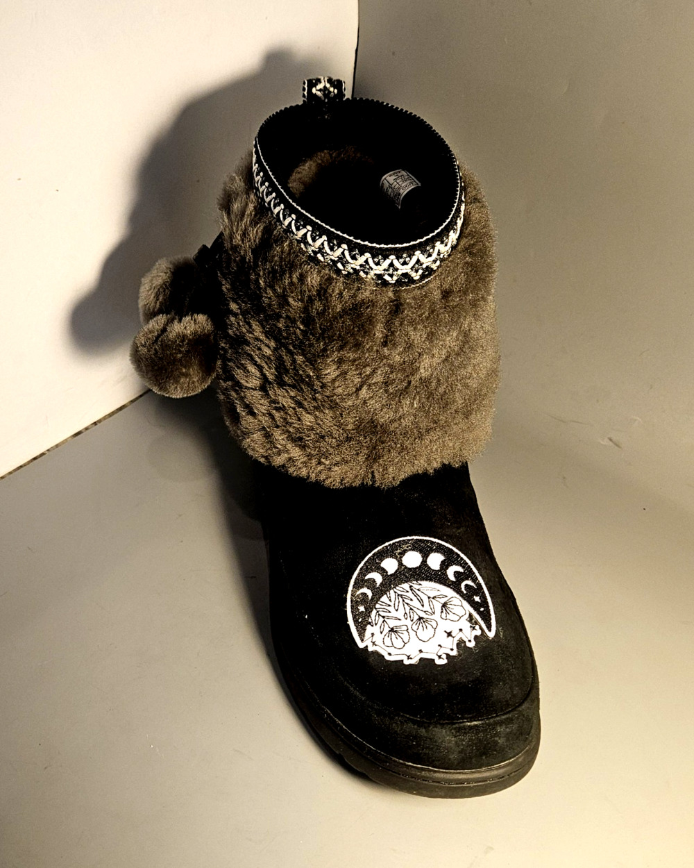 UGG Brie Sheepskin Waterproof Black/gray Suede Boots Women’s 11 Pom Poms Cozy